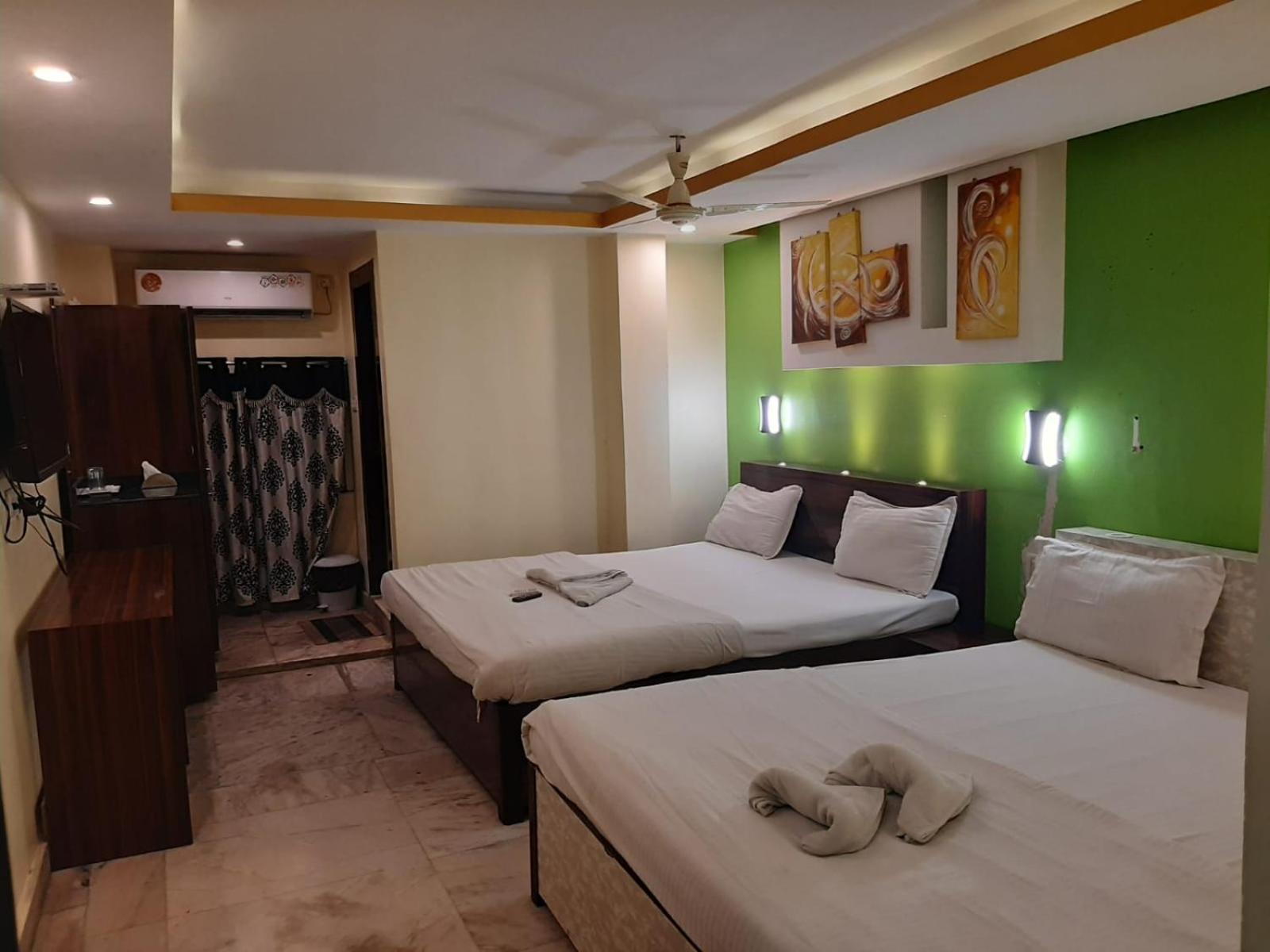 Hotel Platinum Kolkata Bagian luar foto