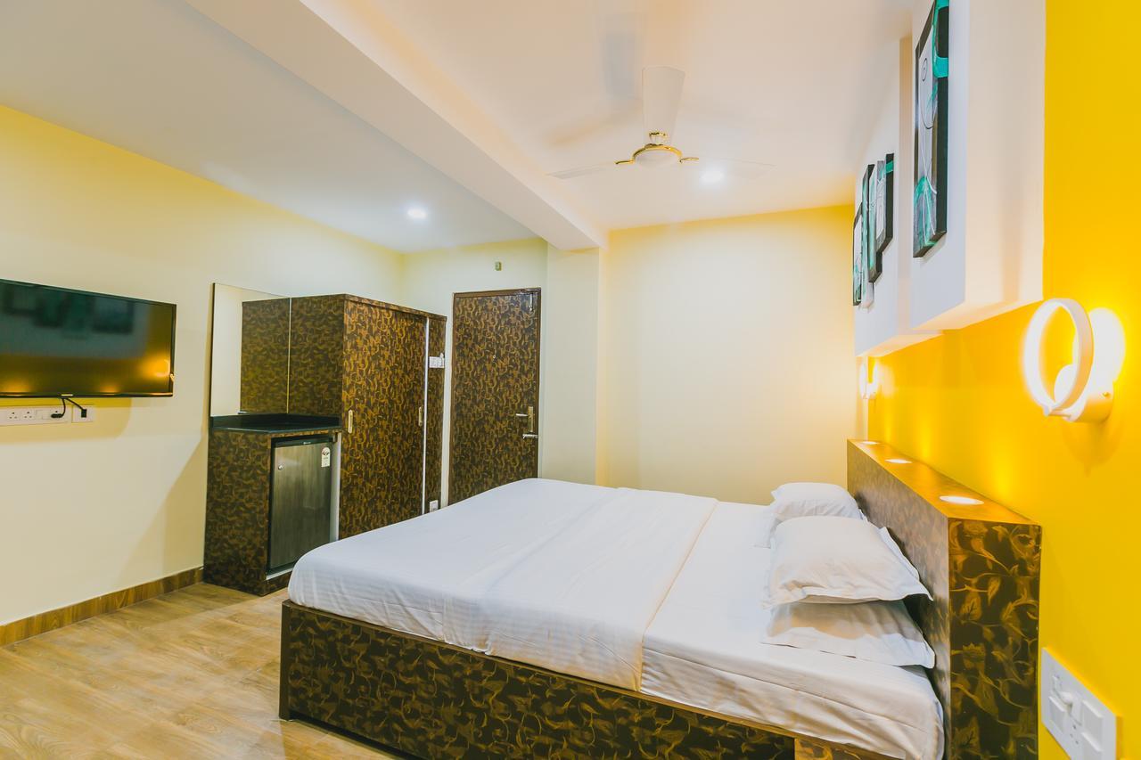 Hotel Platinum Kolkata Bagian luar foto