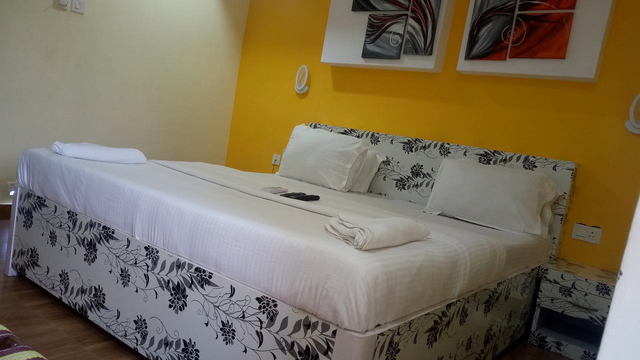 Hotel Platinum Kolkata Bagian luar foto