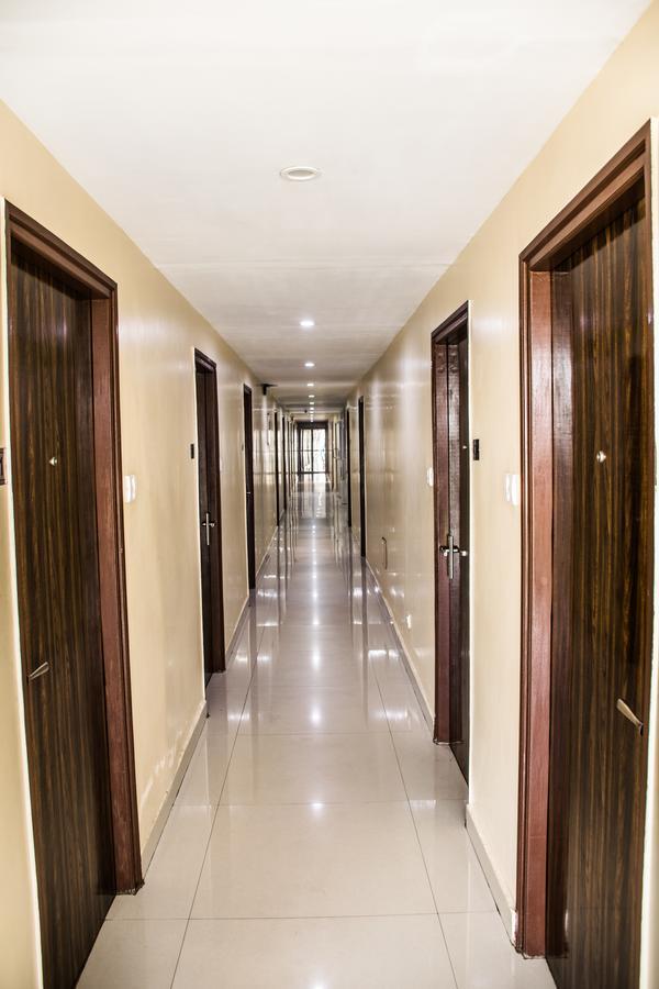 Hotel Platinum Kolkata Bagian luar foto
