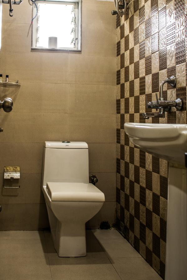 Hotel Platinum Kolkata Bagian luar foto