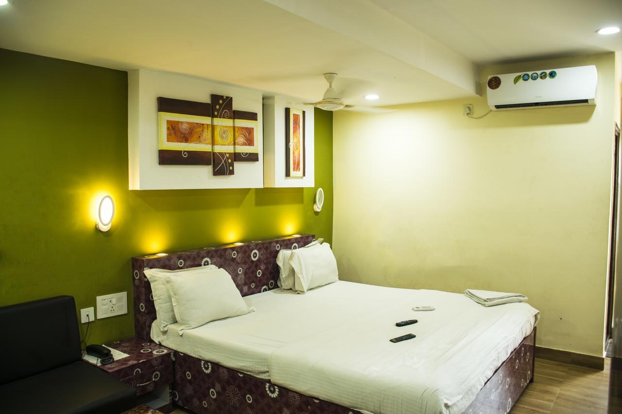 Hotel Platinum Kolkata Bagian luar foto